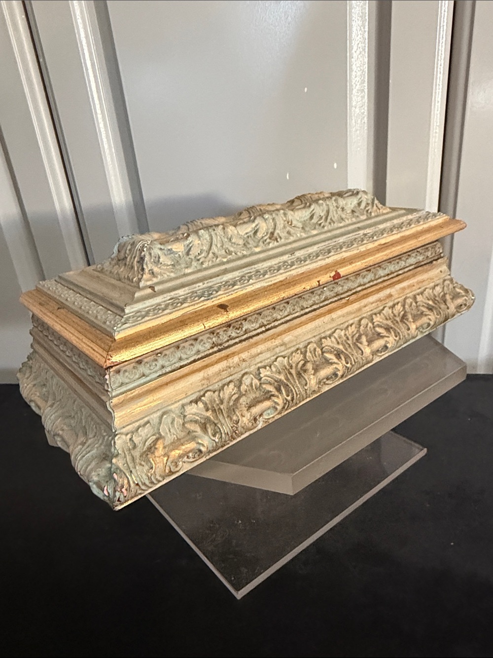 Antique-Style Decorative Pedestal Base Small Trinket Box Green & Gold